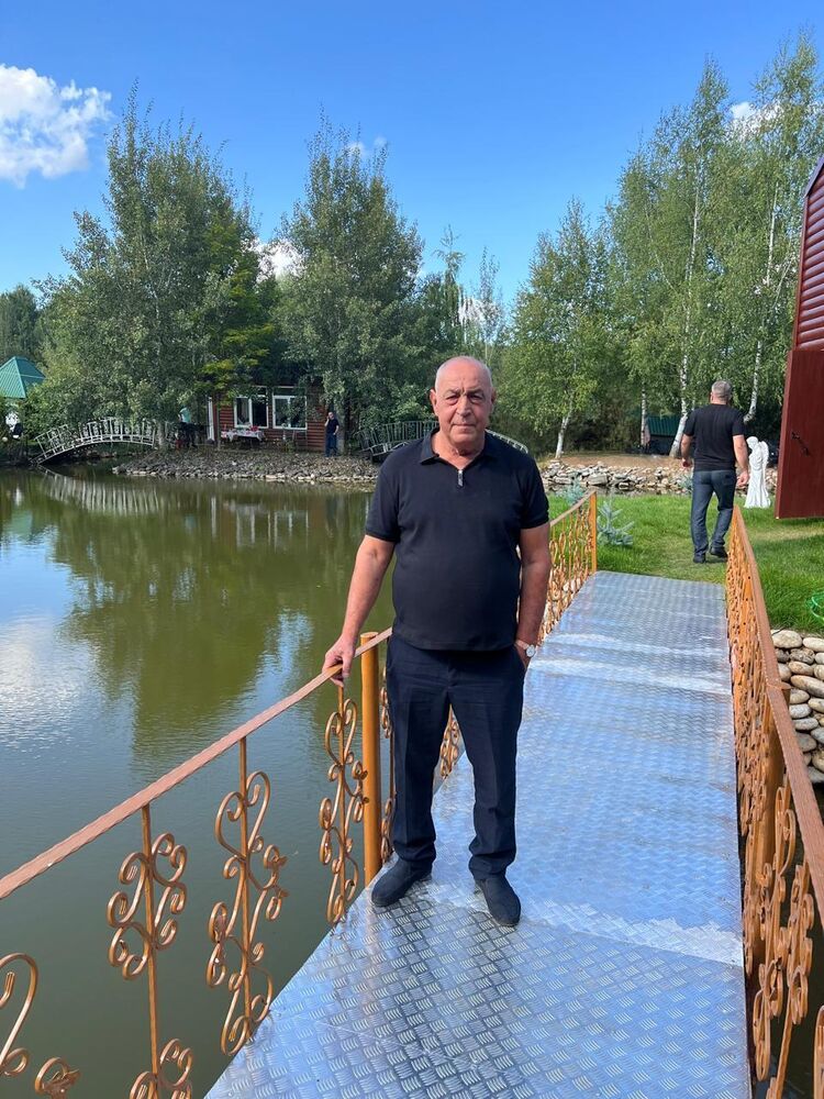  45549856  Armenak, 56 ,    