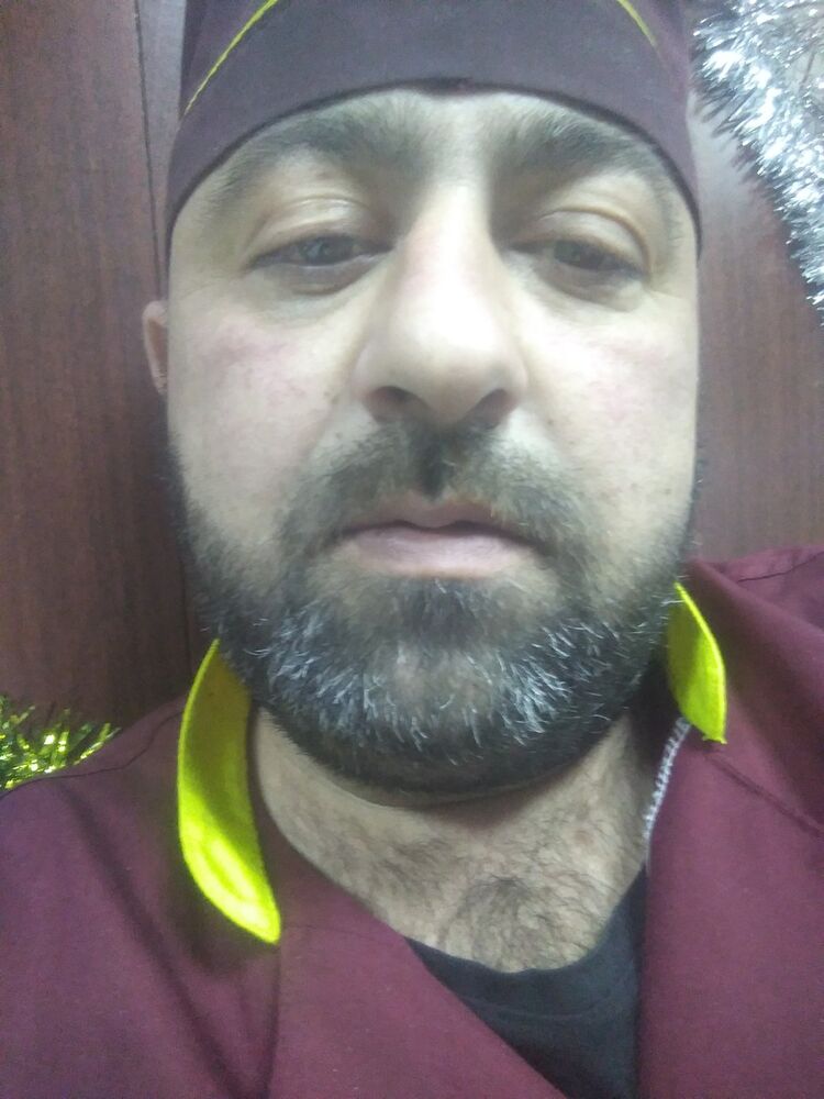  18619946  Zaur, 40 ,    