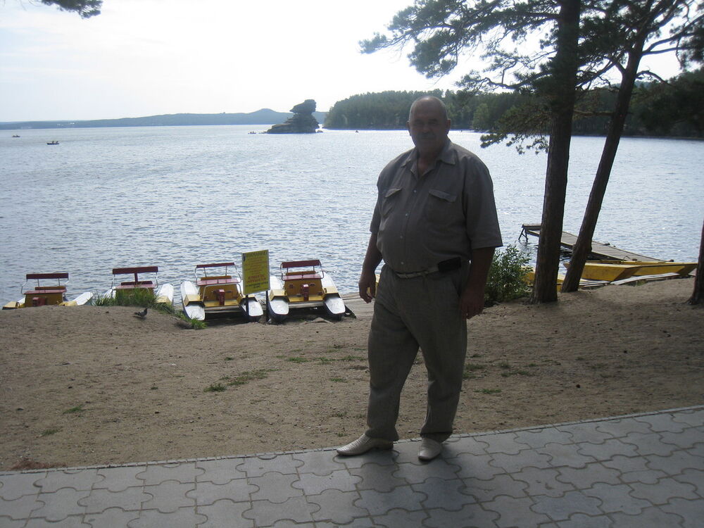  7918146  Viktor, 71 ,    