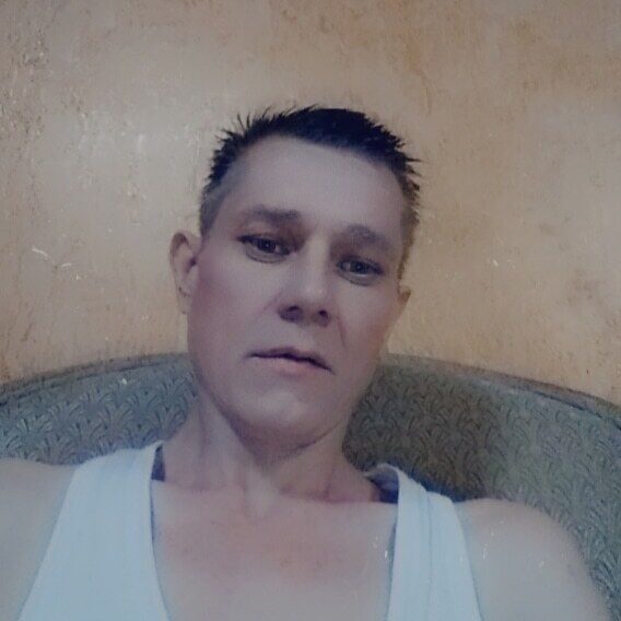  28318516  Viktor, 43 ,    