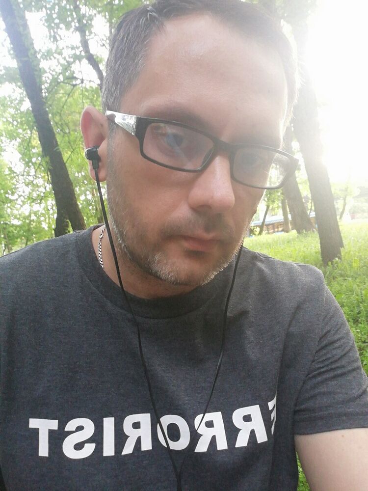  20195976  Vlad Snejniy, 44 ,    