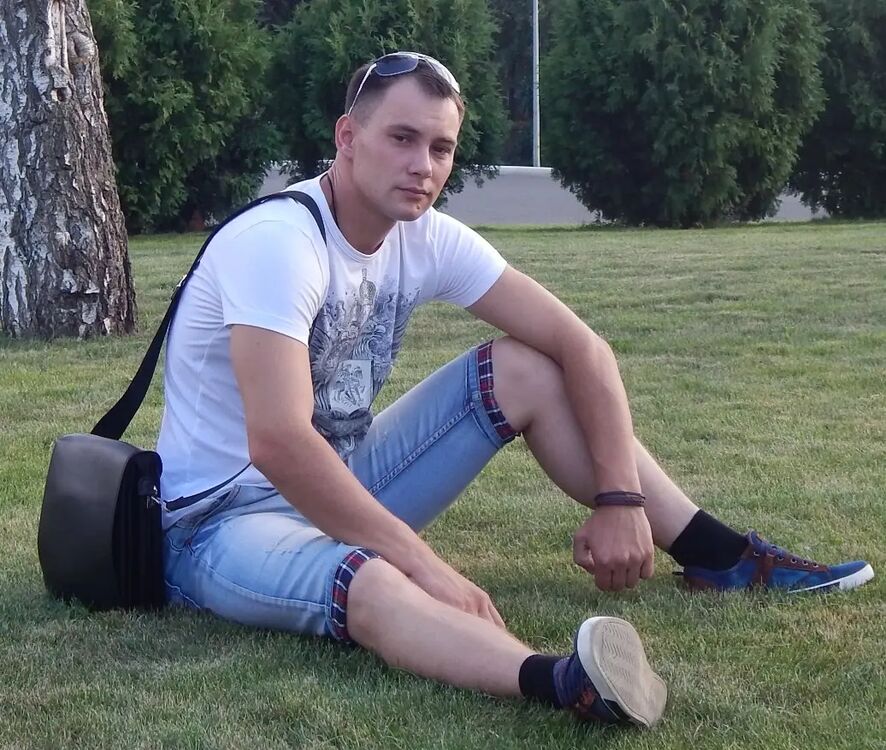  31889176  Daniil, 37 ,    