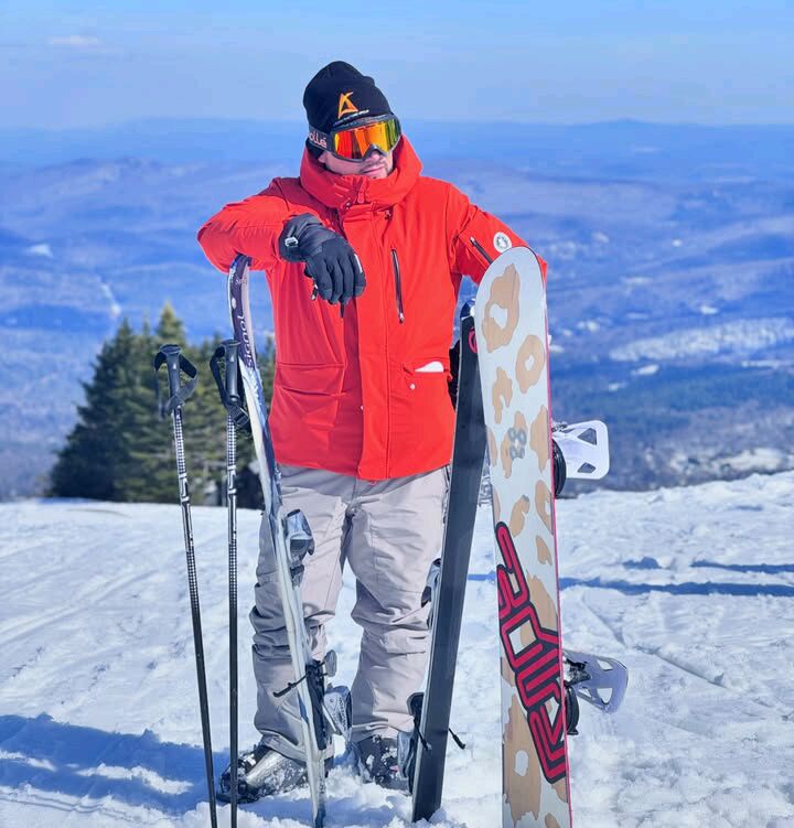  49332306  Francis, 49 ,    