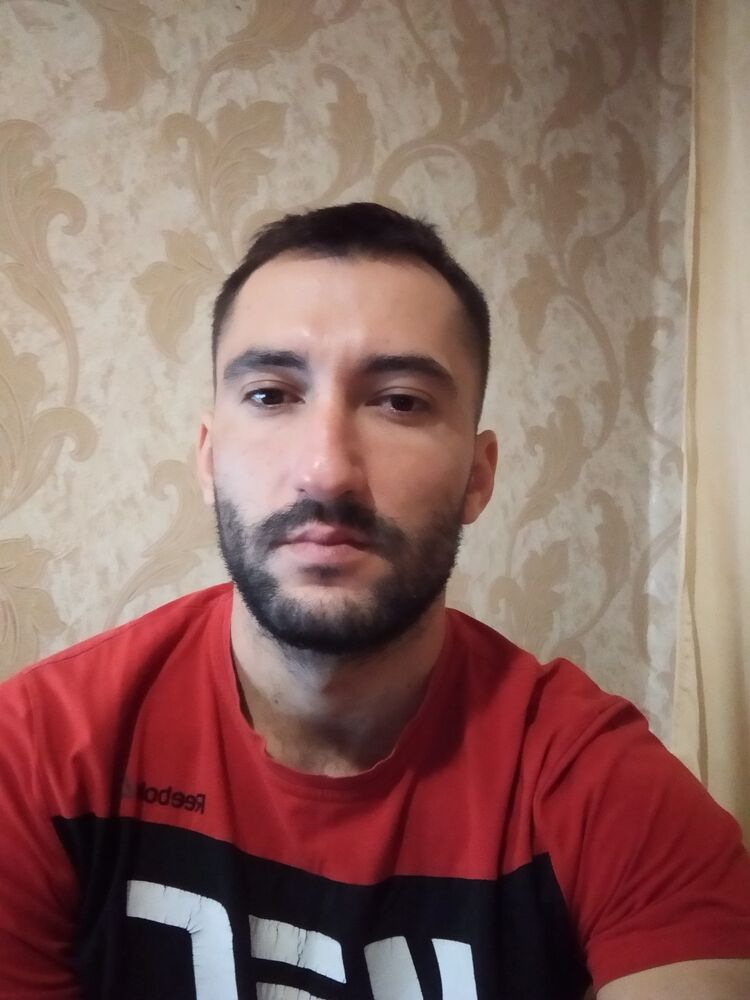  24036636  Nikolai, 33 ,    