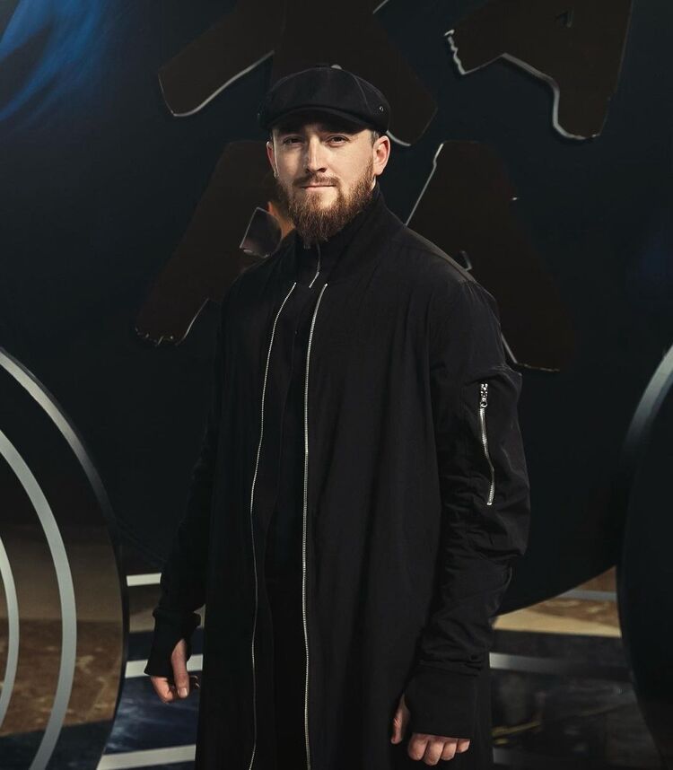  27537846  Veaceslav, 30 ,    