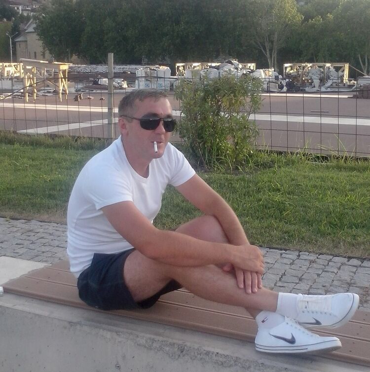  ,   Sakis, 43 ,   