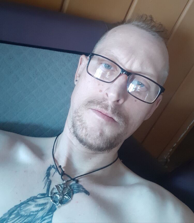  ,   Konstantin, 35 ,     