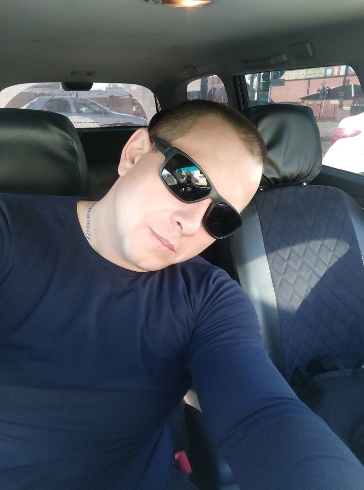  40359656  Vitalyi, 39 ,    