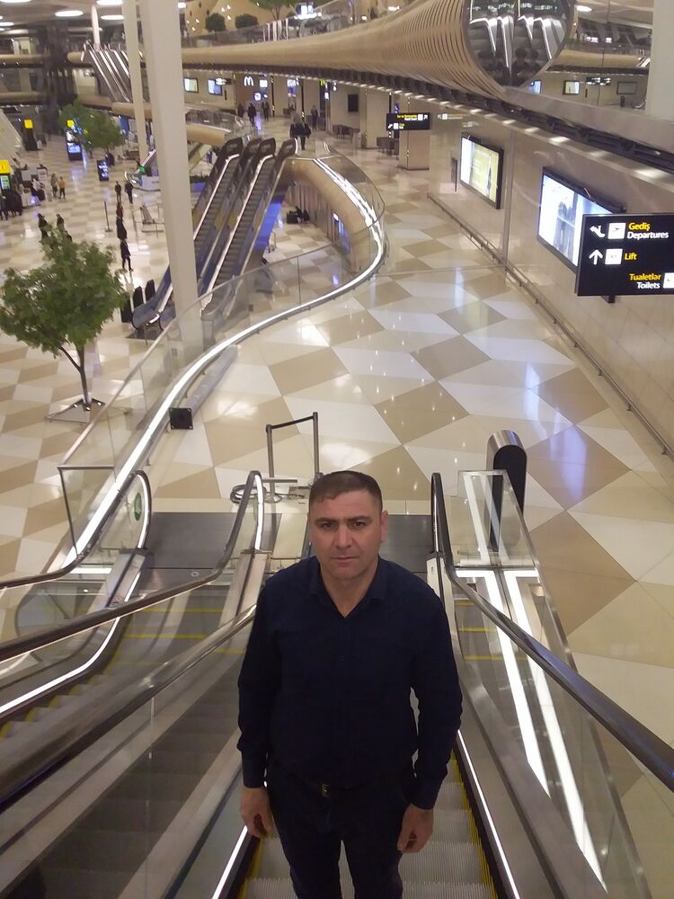  31475756  Elcin, 44 ,    