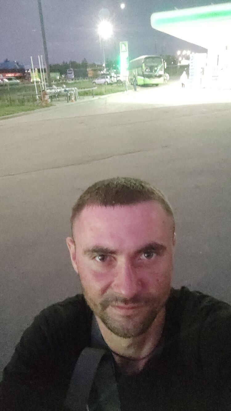  44692396  Viktor, 30 ,    