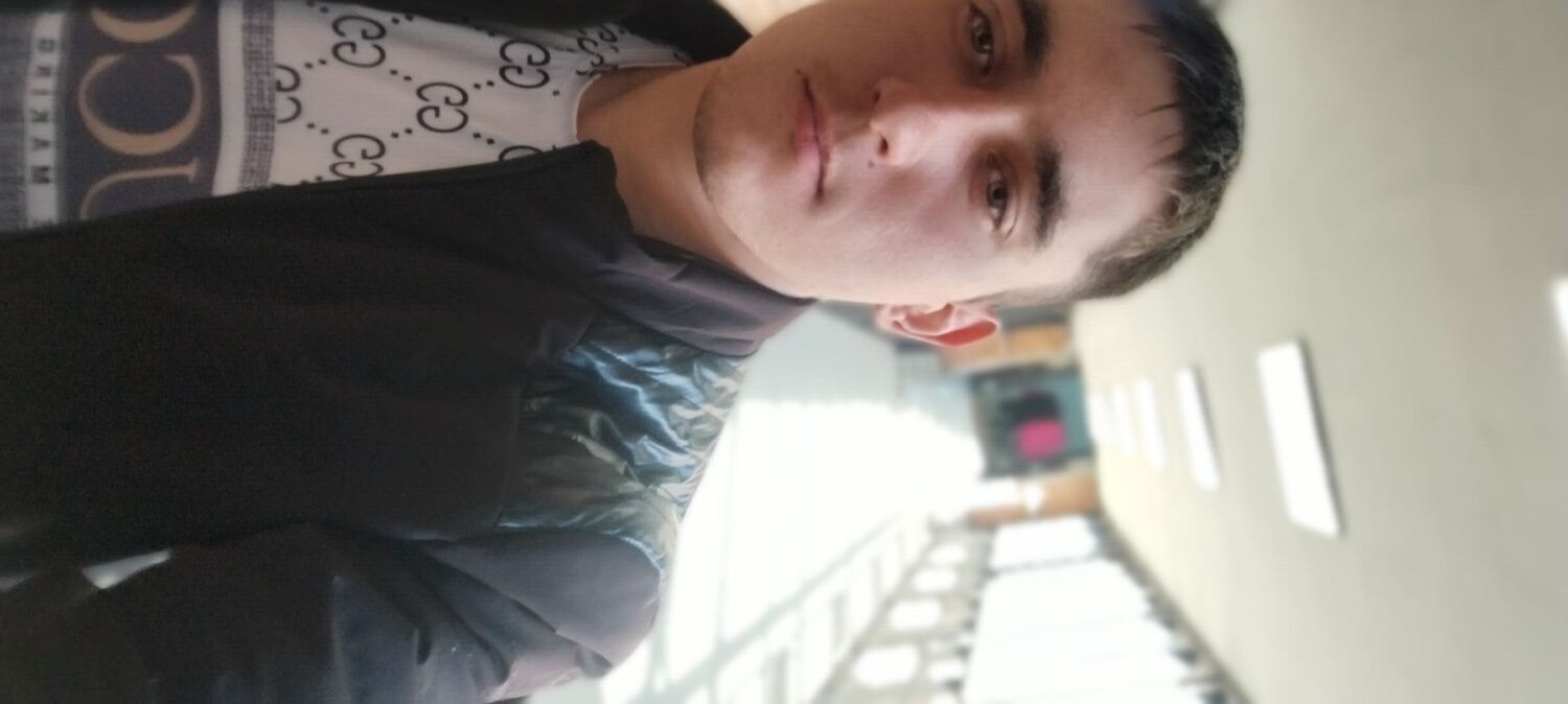  42071426  Alexander, 25 ,    