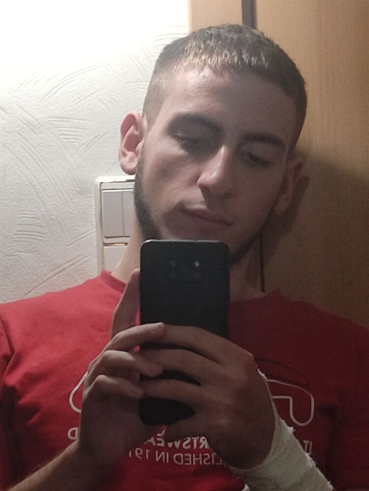  48641856  Alexander, 24 ,    -