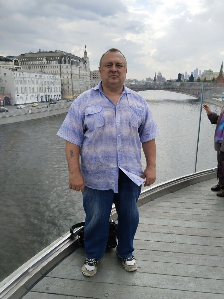  34217886  Viktor, 64 ,    