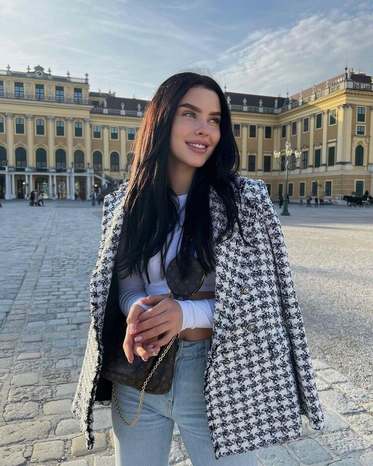  37003856  , 22 ,    -