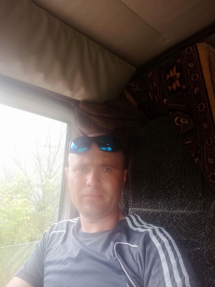  ,   Sergei, 38 ,   ,   , c , 