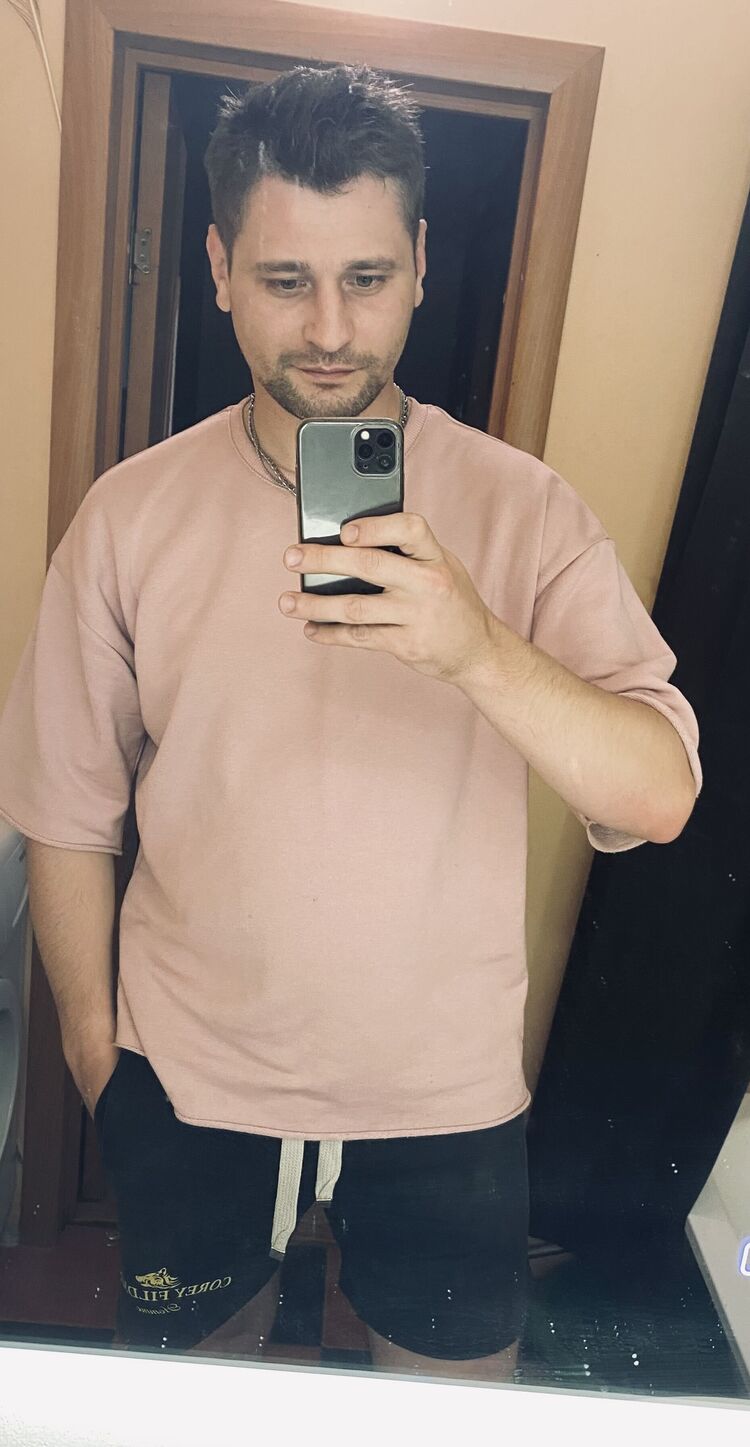  38260636  Viktor, 31 ,    