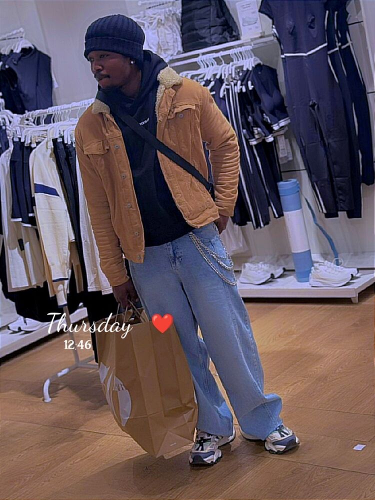  54237496  Oheneba, 27 ,    