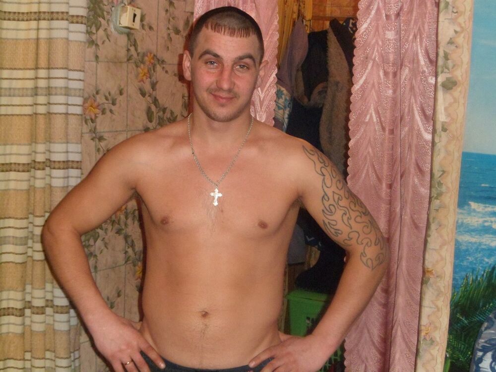  ,   Wiktor, 37 ,   