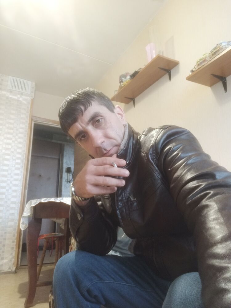  48121636  Artur, 31 ,    