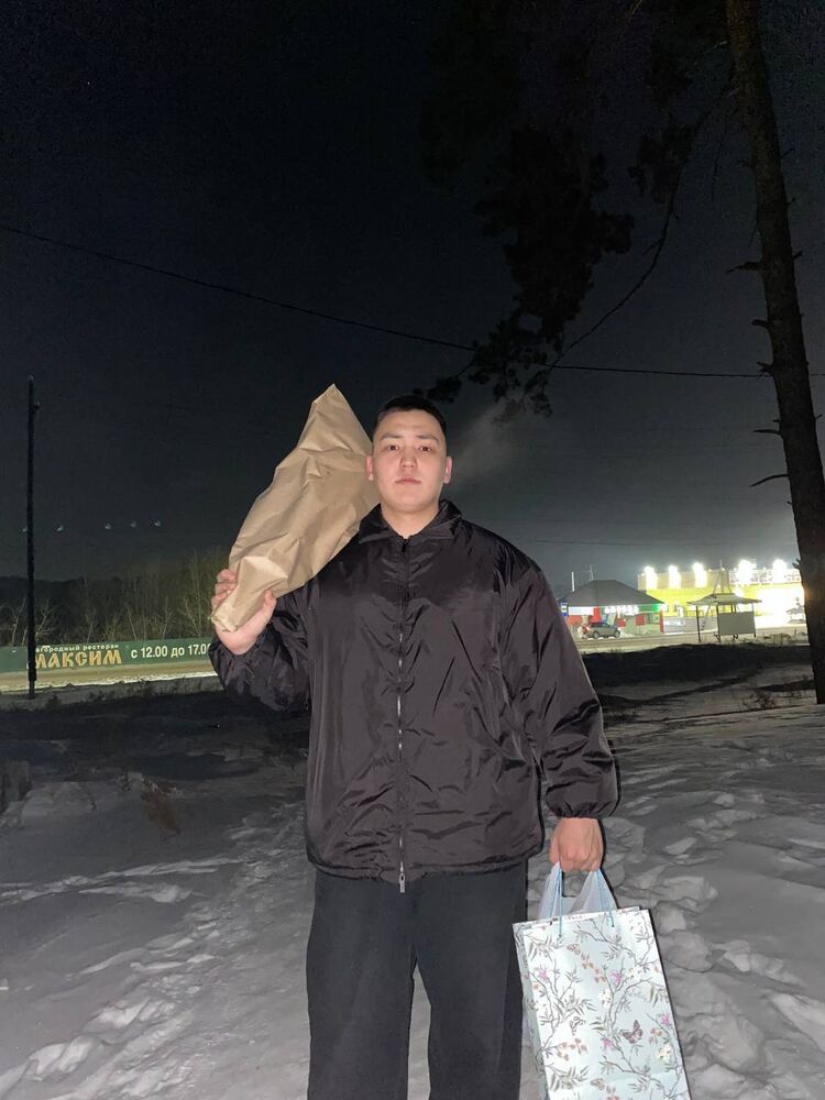  53501266  Alexander, 19 ,    -