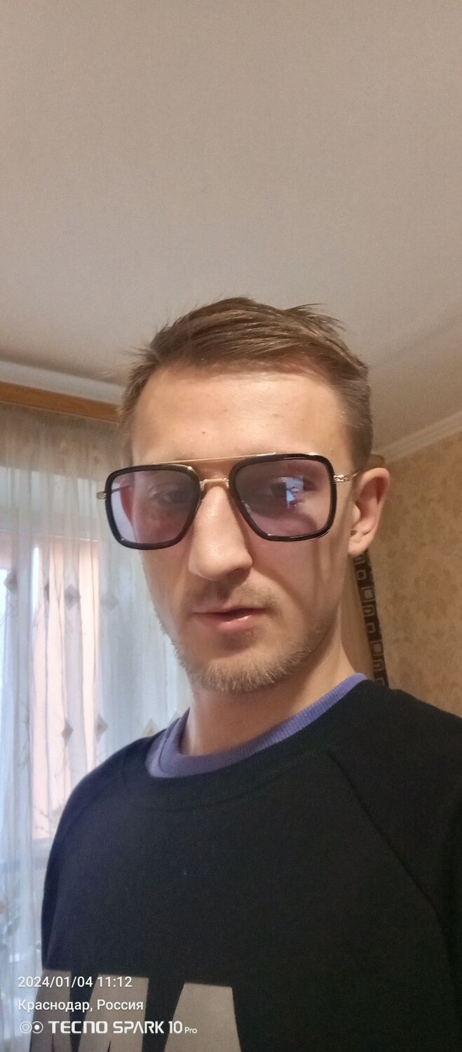  40339266  Denis, 28 ,    