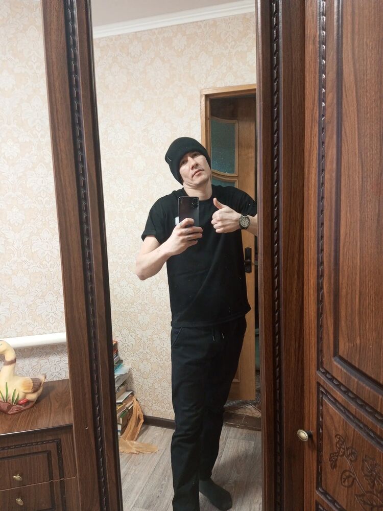  49634966  Dominik, 33 ,    --