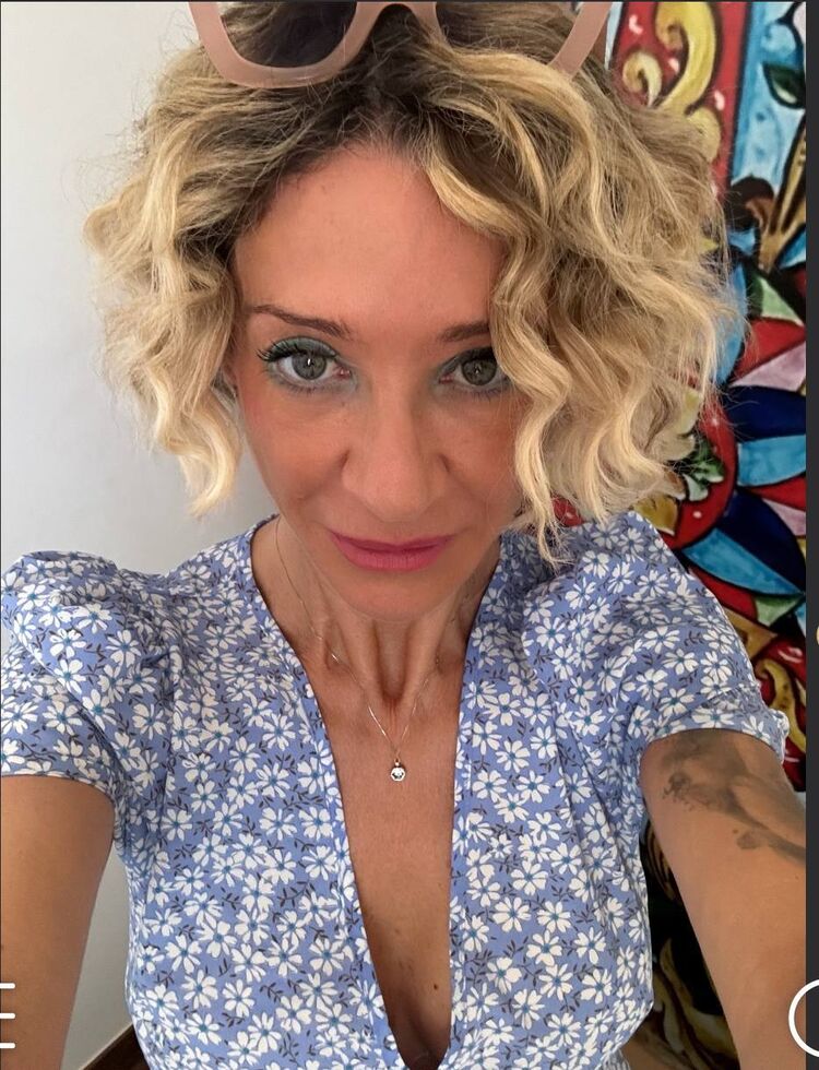  45254746  Natalia, 51 ,    