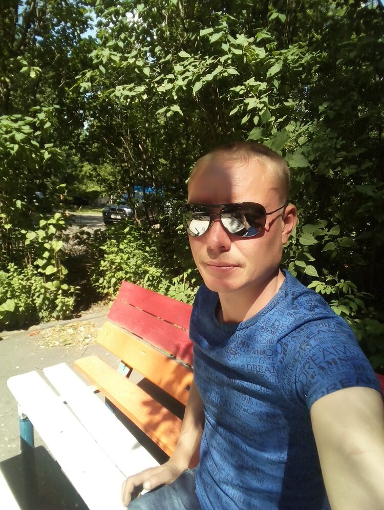 15610946  Dmitri, 41 ,    