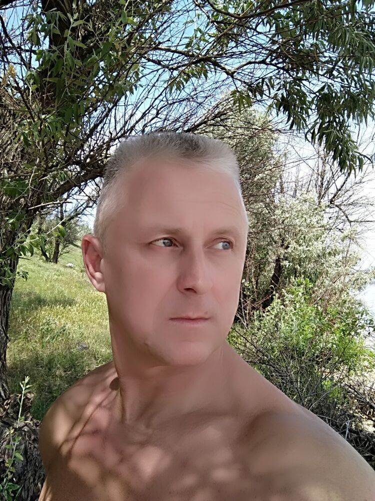  25946296  Alex, 48 ,    