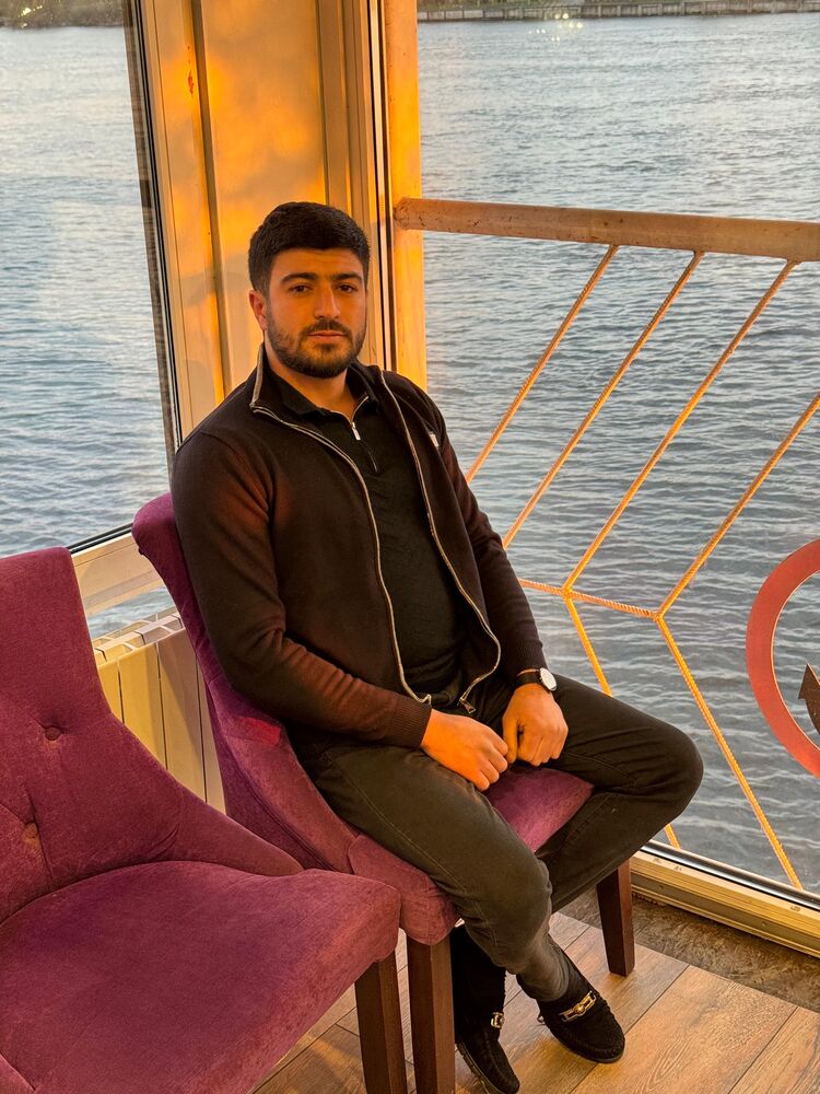  44667416  Sadiq, 26 ,    -