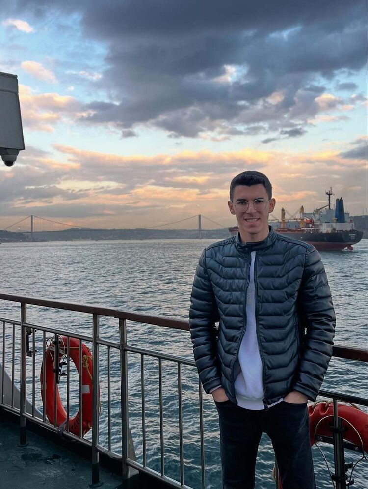  ,   Mert, 21 ,   ,   