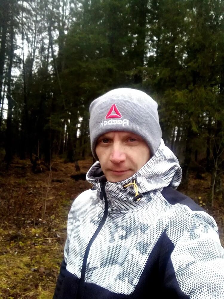  31225866  Konstantin, 41 ,    