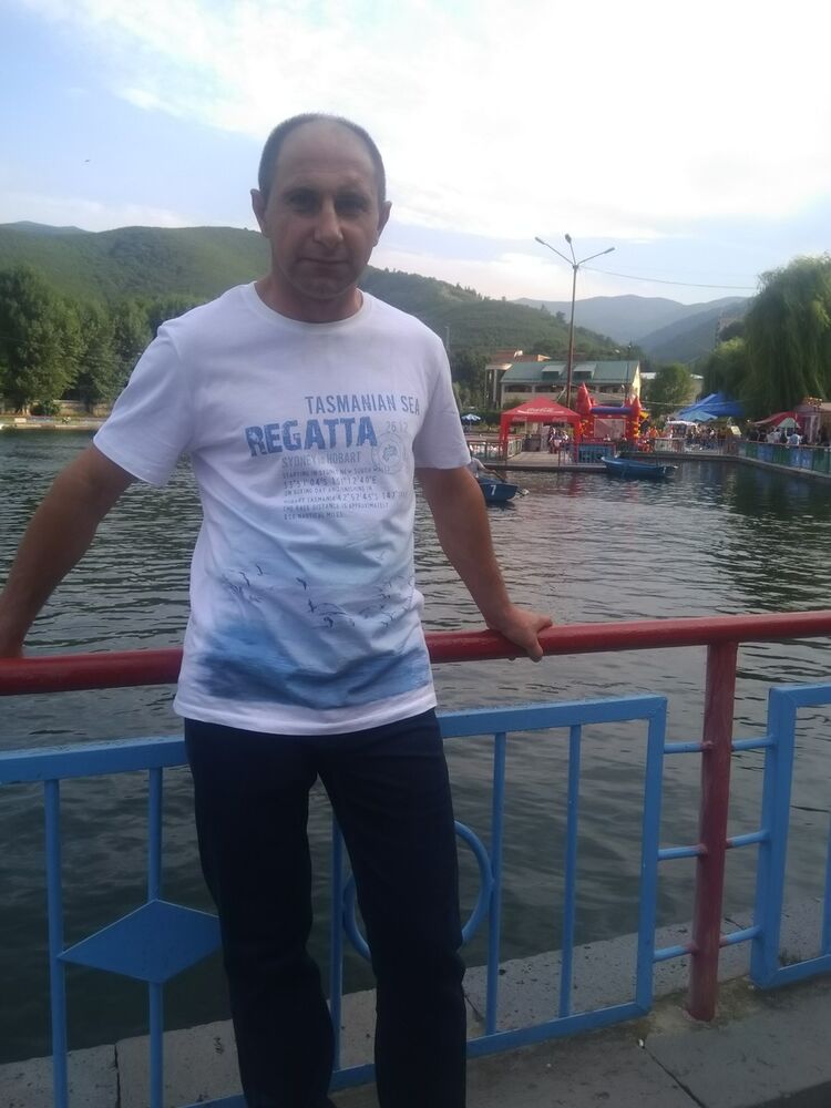  17151926  Artyom, 44 ,    