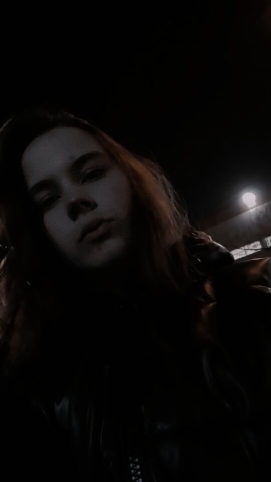  ,   Vlada, 21 ,   ,   , c 