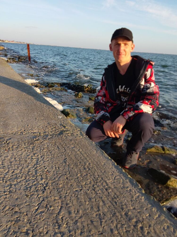  34942636  Mikola, 28 ,    