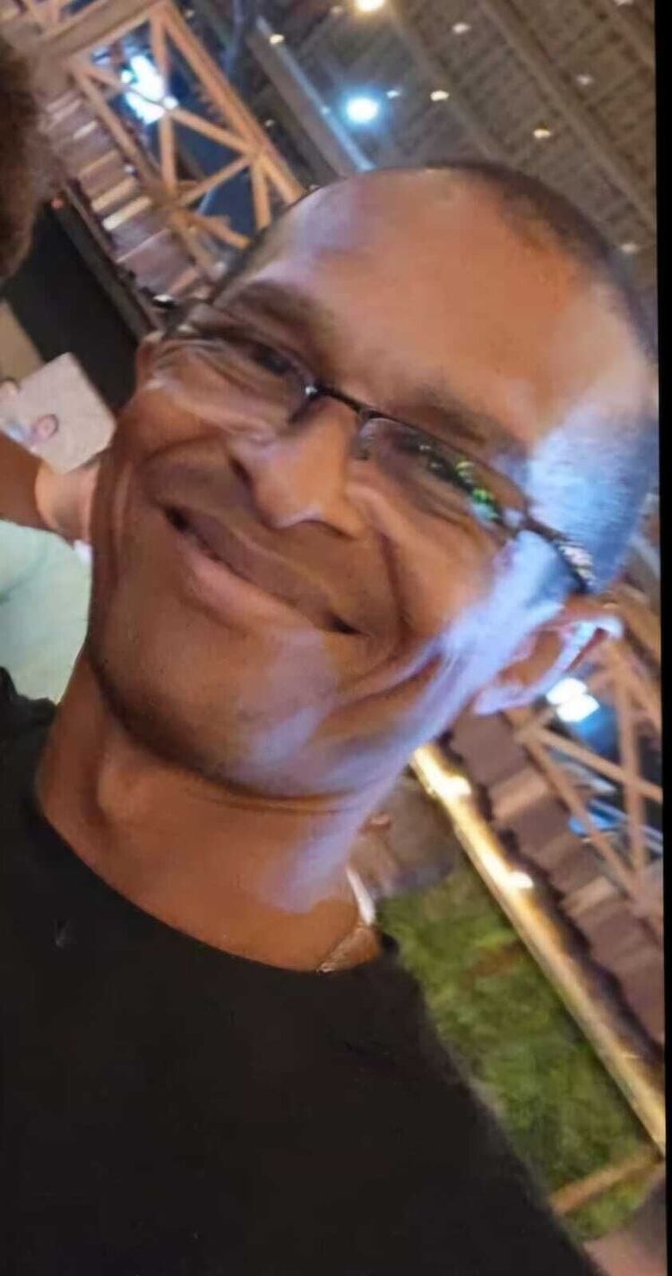  54542086  Fernando, 49 ,    -