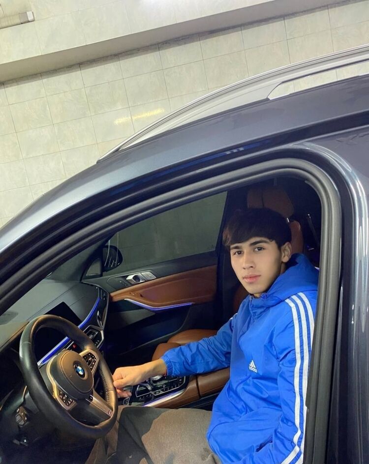  40223146  Pauk, 22 ,    