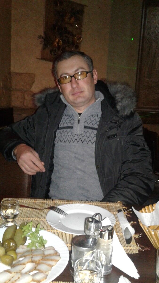  8636106  Nikolai, 36 ,    