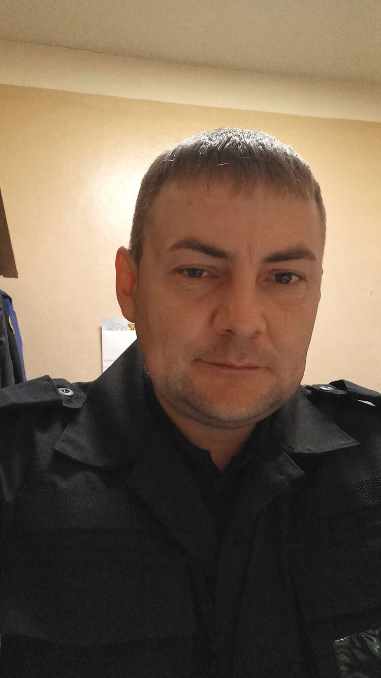  38447506  Denis, 41 ,    -