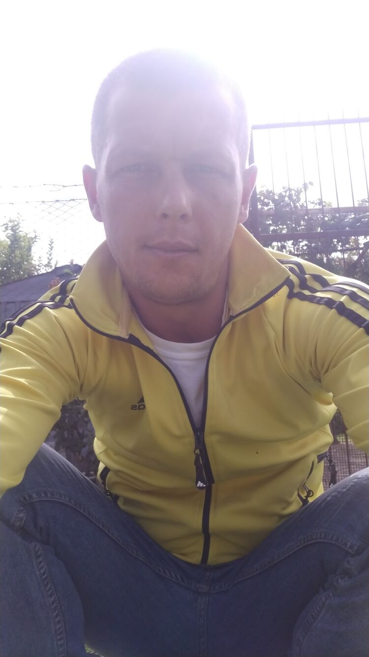  31995606  Andrzej, 37 ,    
