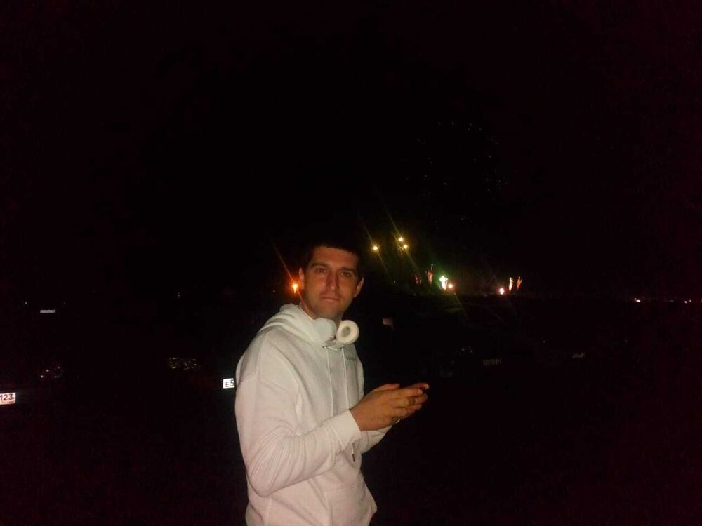  33082476  Ivan, 36 ,    