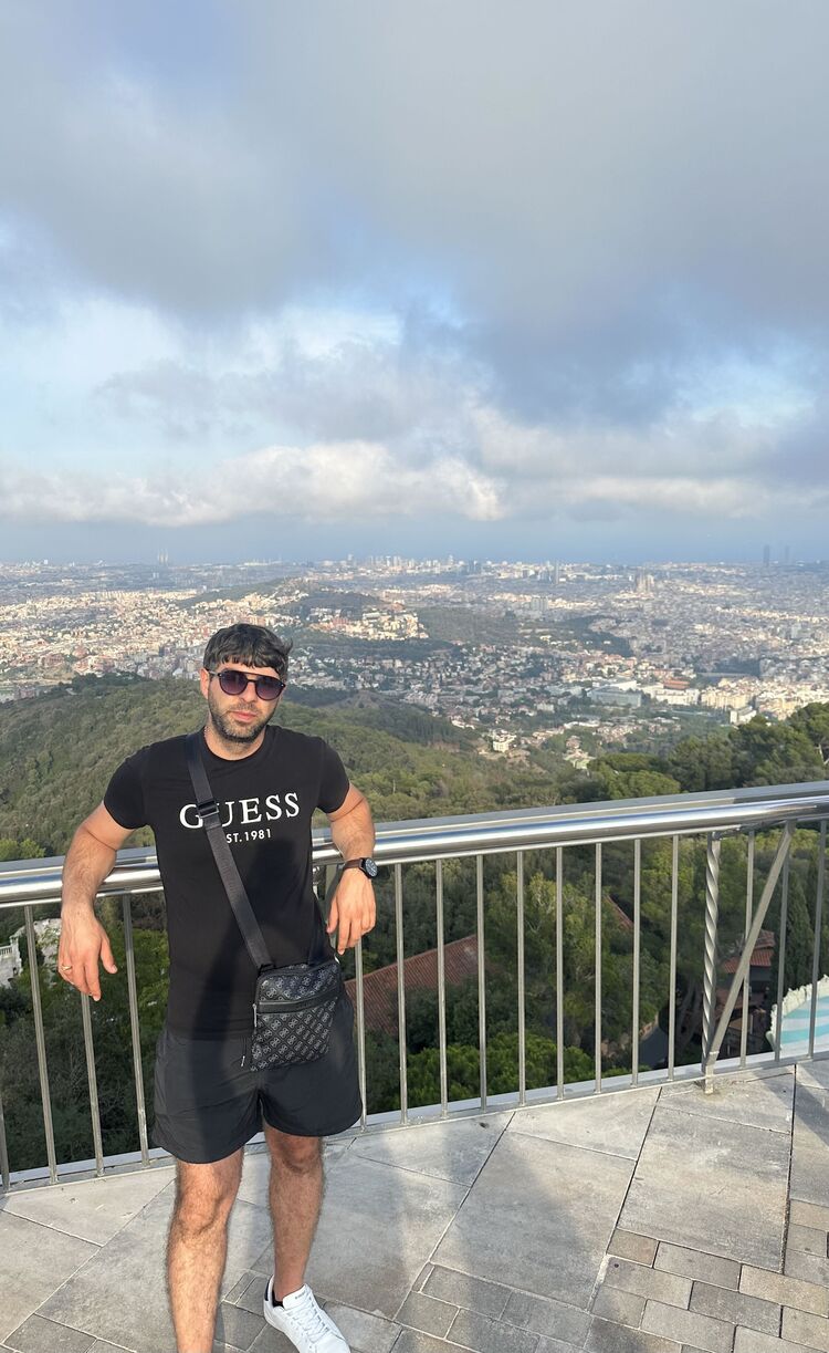 ���� 51463656 ������� Gugi, 35 ���, ���� ���������� � 1er Arrondissement