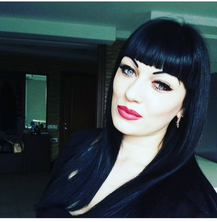  ,   Veronicka, 32 ,  