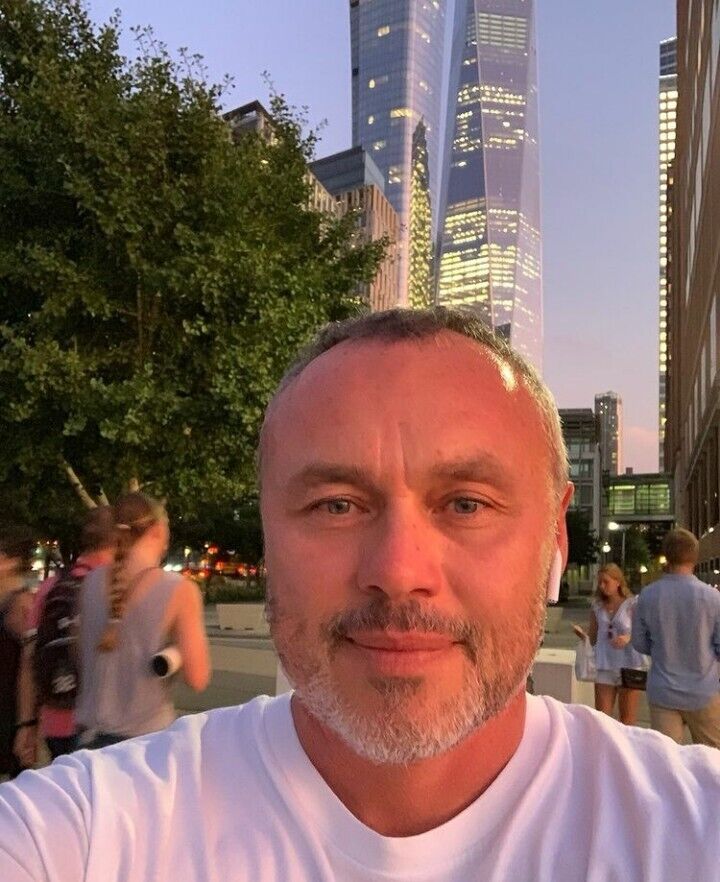  45803156  Denis, 61 ,    -