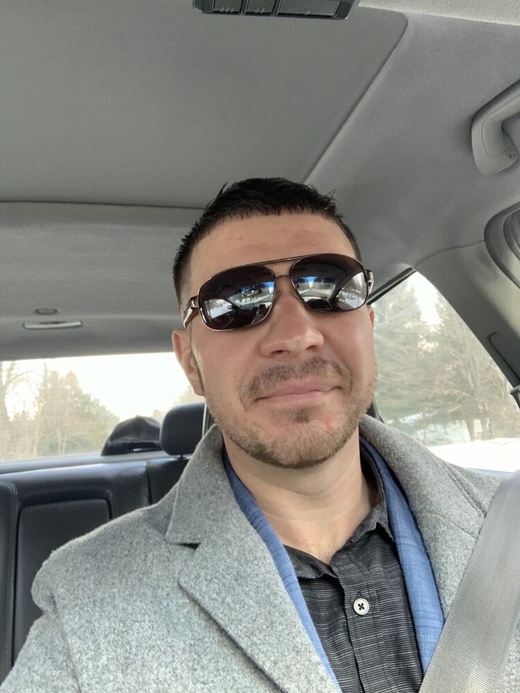  22002826  Roman, 38 ,    