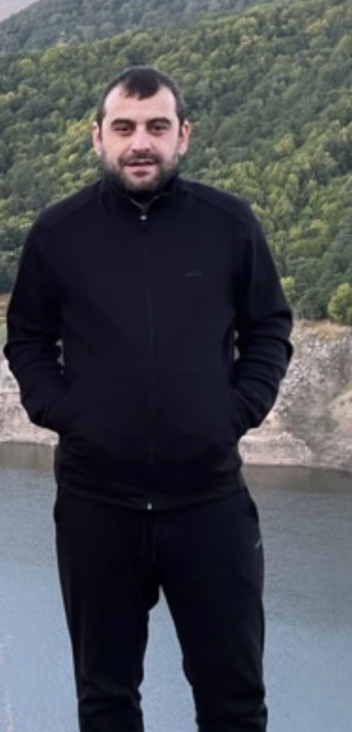  ,   Artur, 37 ,   ,   