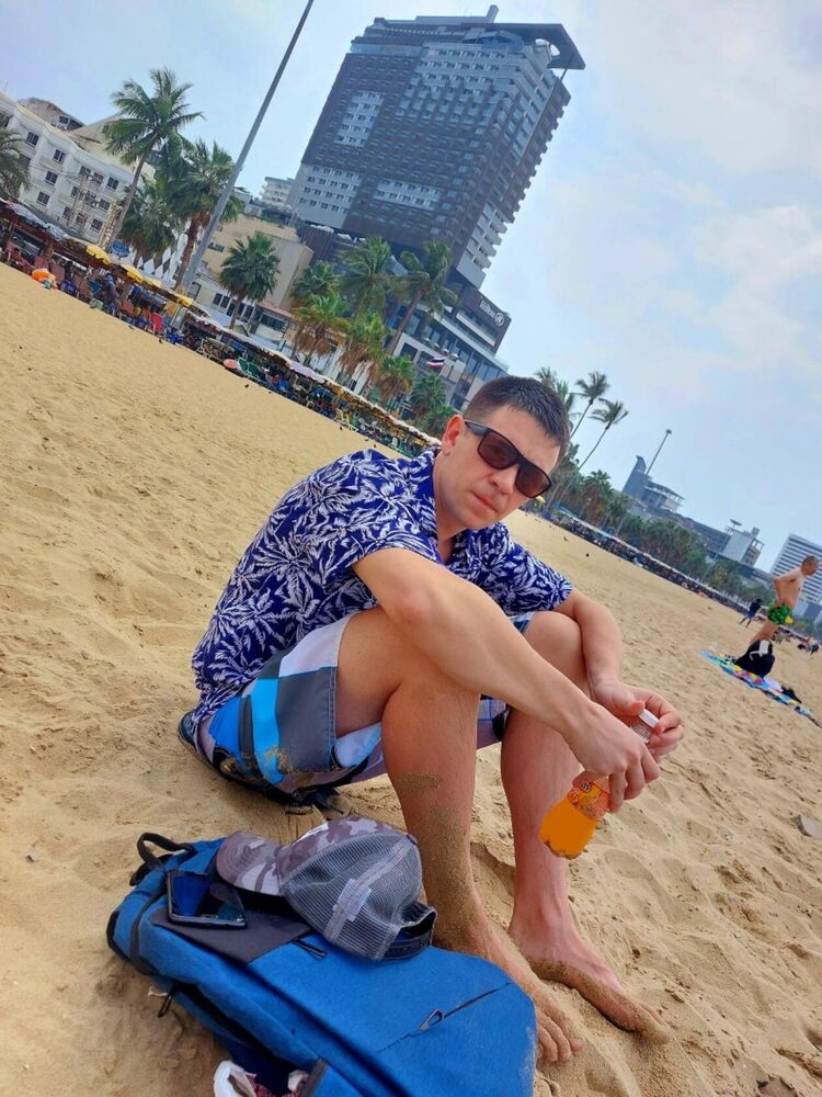  35399146  Alexander, 33 ,    