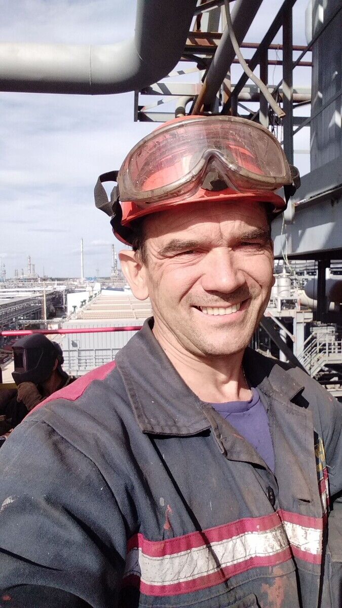  20985346  Viktor, 51 ,    