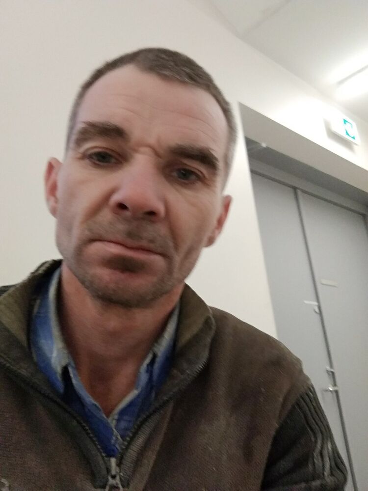  14911736  Robert, 48 ,    