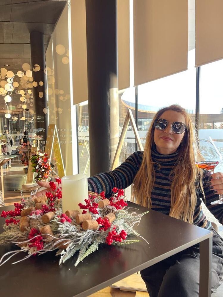  53619516  Bella, 55 ,    